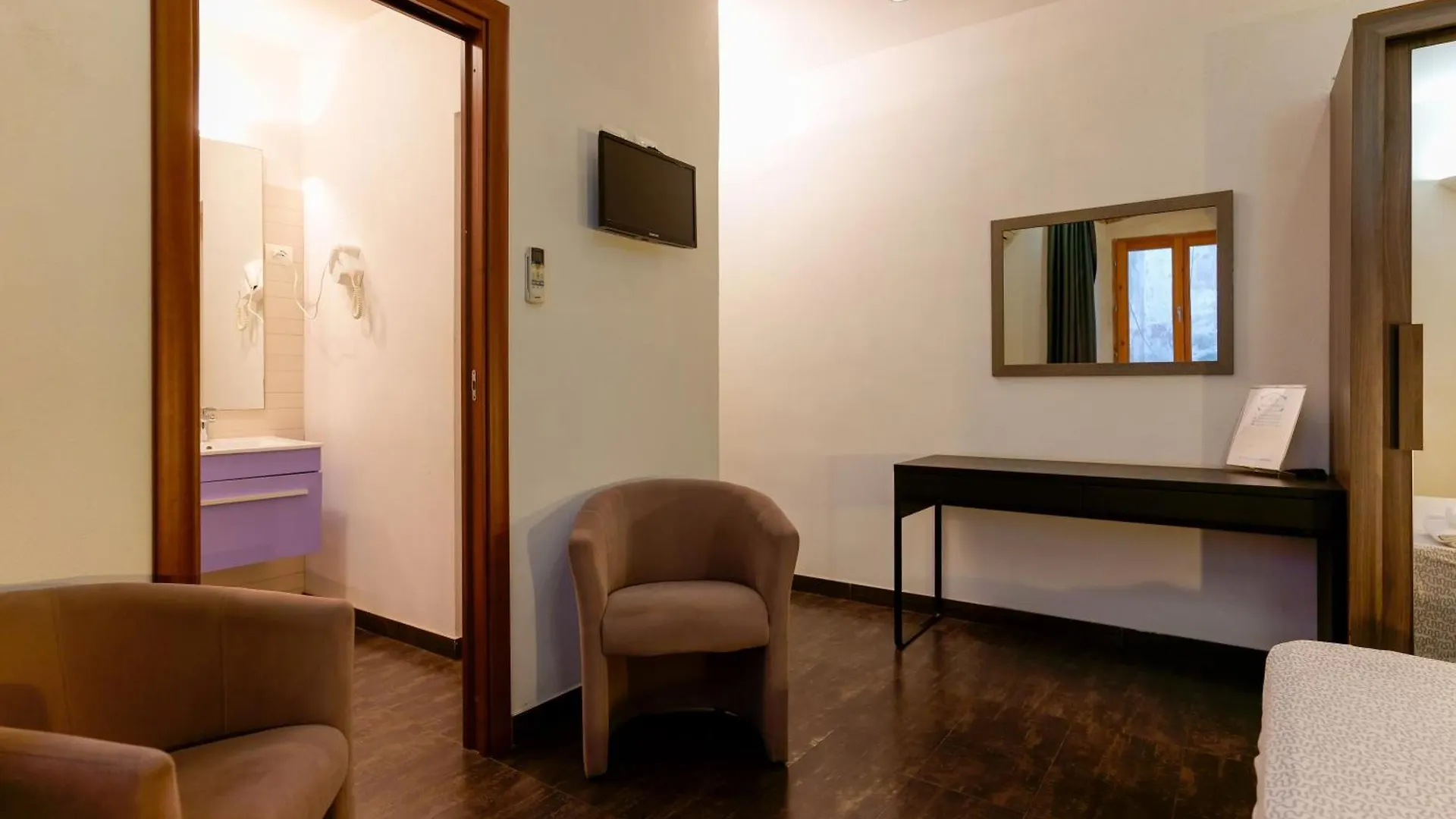 Hotel Il Palazz8 Iglesias 2*,  Italia